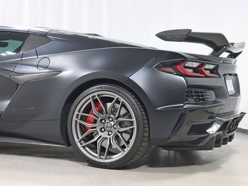 Used 2025 Chevrolet Corvette Z06 RWD image 11