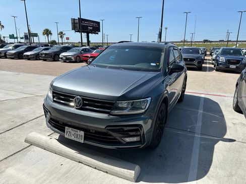 Used 2021 Volkswagen Tiguan SE R-Line FWD image 2