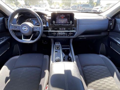 Used 2024 Nissan Pathfinder SV image 13