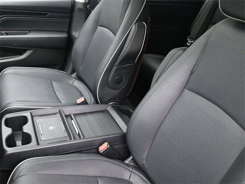 Used 2025 Honda Odyssey Elite image 18