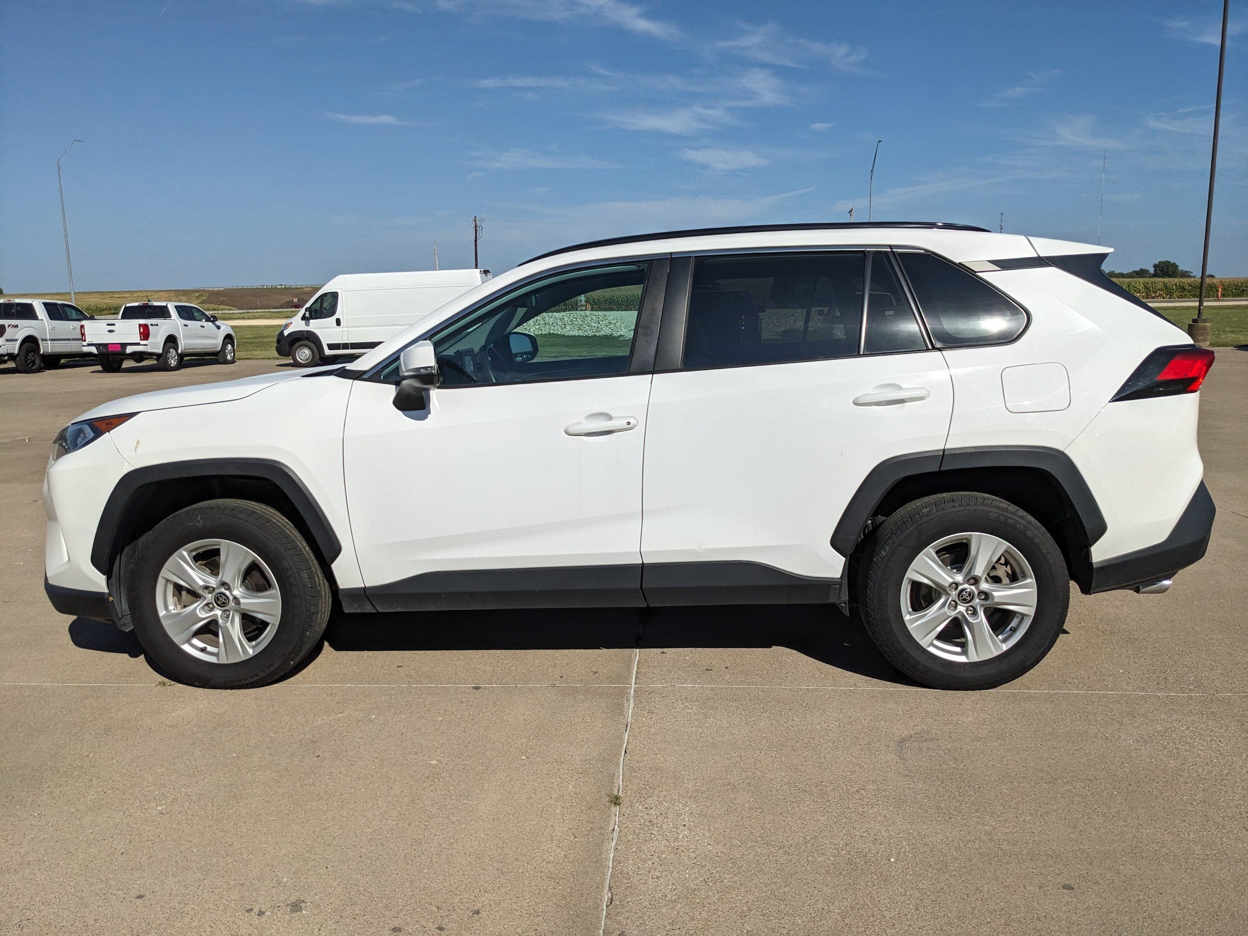Used 2021 Toyota RAV4 XLE AWD/4WD image 5
