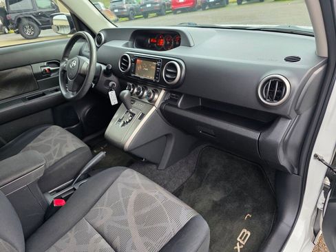 Used 2015 Scion xB image 22