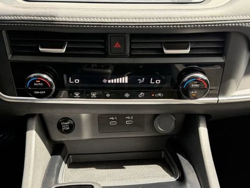 Used 2025 Nissan Rogue SV FWD image 15