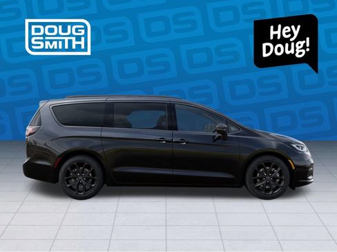 New 2026 Chrysler Pacifica Select image 21