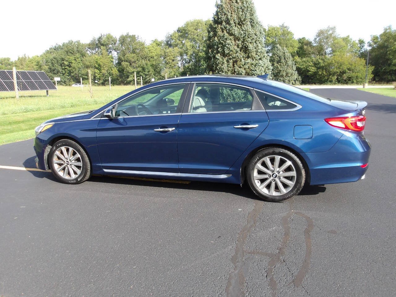 Used 2017 Hyundai Sonata Limited w/ Cargo Package FWD image 12