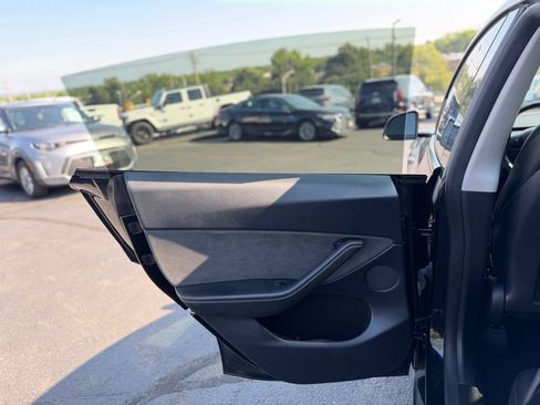 Used 2024 Tesla Model Y Performance AWD/4WD image 16