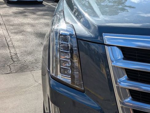 Used 2020 Cadillac Escalade Luxury image 9