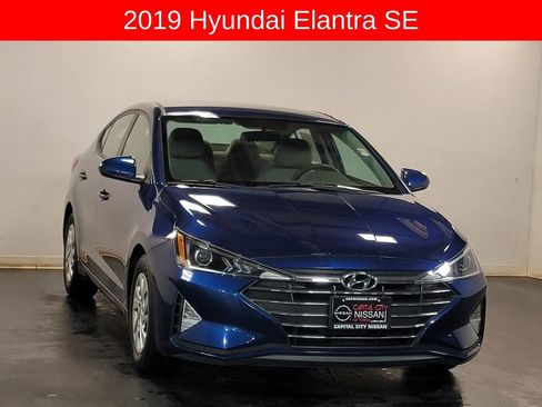 Used 2019 Hyundai Elantra SE image 2