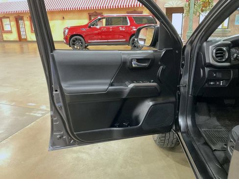 Used 2021 Toyota Tacoma TRD Off-Road AWD/4WD image 9