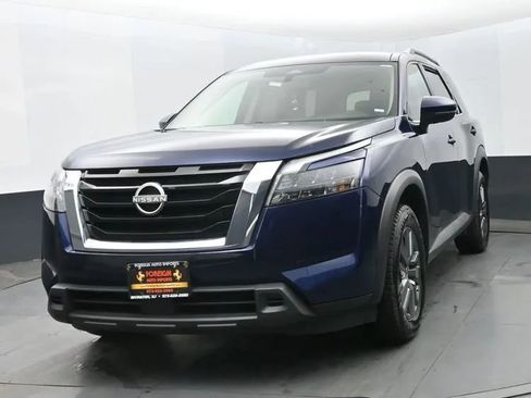 Used 2024 Nissan Pathfinder SV FWD image 1