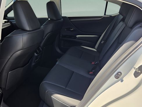 Certified 2025 Lexus ES 350 w/ Accessory Package (Z2) FWD image 11