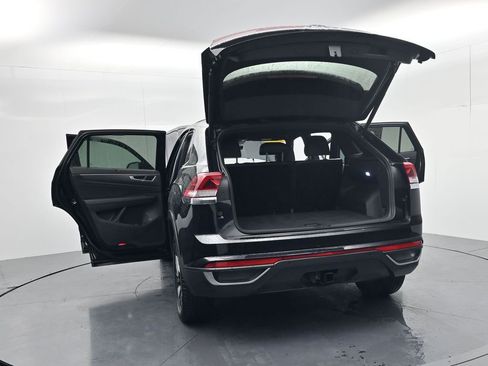 Used 2024 Volkswagen Atlas Cross Sport SE FWD image 61