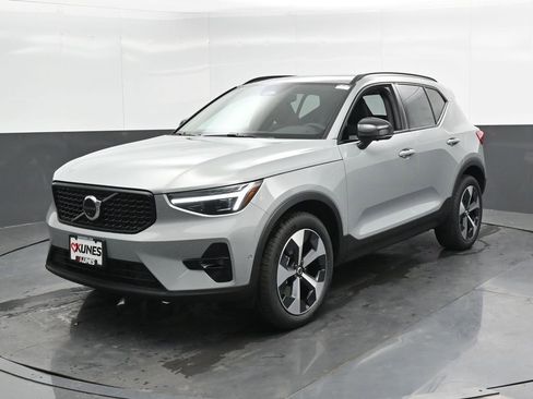 New 2026 Volvo XC40 B5 Plus w/ Protection Package Premier image 5