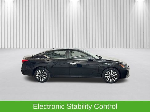 Used 2024 Nissan Altima 2.5 SV FWD image 5