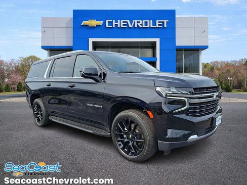 Used 2024 Chevrolet Suburban LT w/ Luxury Package AWD/4WD image 1