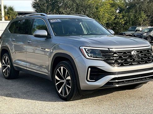 Used 2025 Volkswagen Atlas SEL Premium R-Line image 2