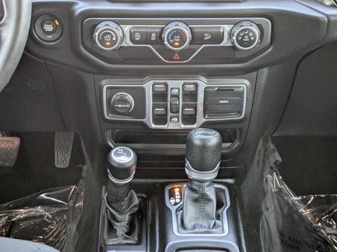 Used 2018 Jeep Wrangler Unlimited Sport S AWD/4WD image 19