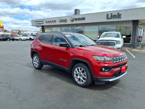 Used 2025 Jeep Compass Limited AWD/4WD image 8