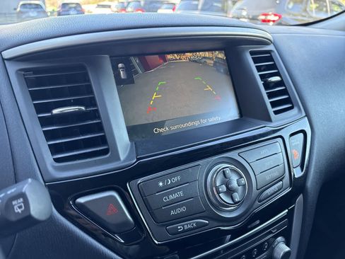 Used 2020 Nissan Pathfinder SV image 28