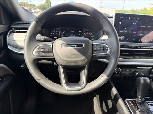 Used 2025 Jeep Compass Limited AWD/4WD image 15