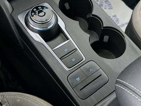 Used 2020 Ford Escape SE image 16