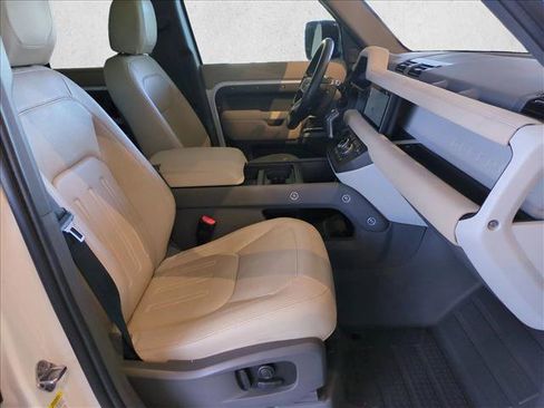 Used 2021 Land Rover Defender 110 SE image 22