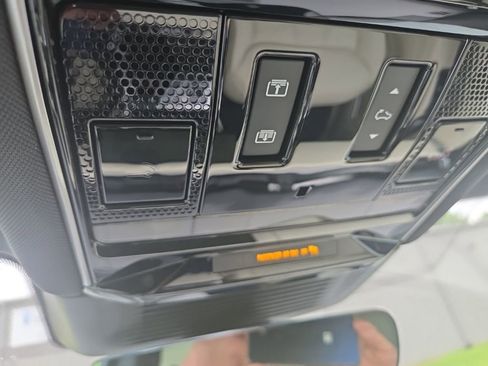 Used 2023 Land Rover Range Rover SE AWD/4WD image 25