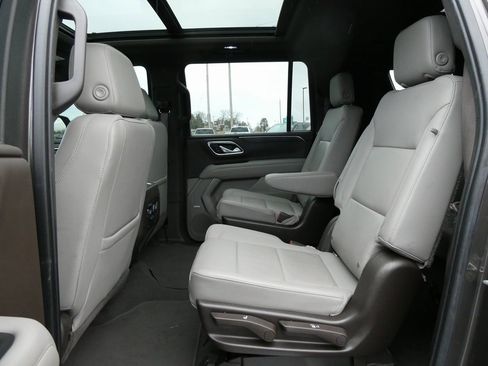 Used 2021 Chevrolet Suburban Z71 w/ Z71 Signature Package image 20