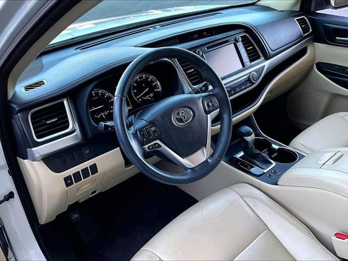 Used 2016 Toyota Highlander XLE image 16