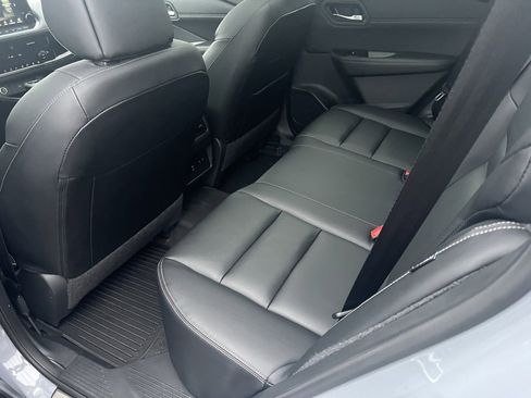 Used 2023 Nissan Rogue SL w/ SL Premium Package image 18