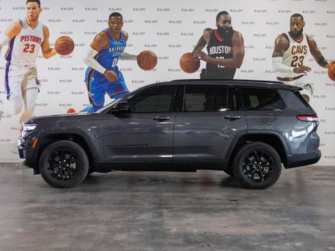 Used 2024 Jeep Grand Cherokee L Laredo RWD image 16