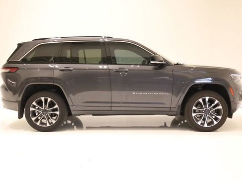Used 2023 Jeep Grand Cherokee Overland AWD/4WD image 4
