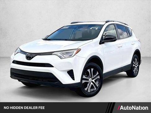 Used 2018 Toyota RAV4 LE FWD image 1