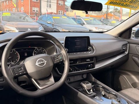 Used 2025 Nissan Rogue SV image 16