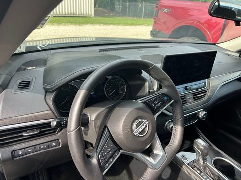 Used 2023 Nissan Altima 2.5 SL FWD image 7