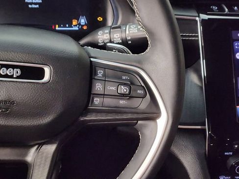 Used 2024 Jeep Grand Cherokee Altitude AWD/4WD image 28