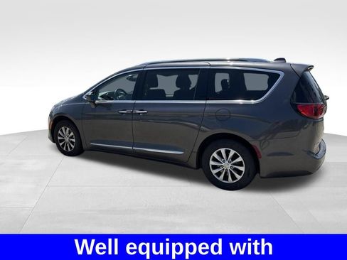 Used 2019 Chrysler Pacifica Touring-L FWD image 3