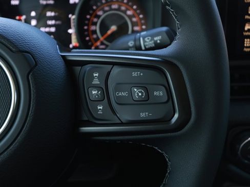 Used 2020 Jeep Gladiator Sport image 14