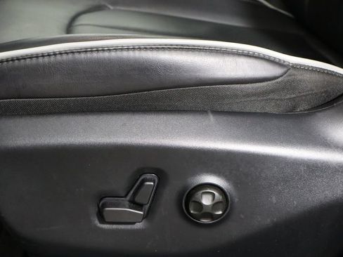 Used 2025 Chrysler Pacifica Limited FWD image 18