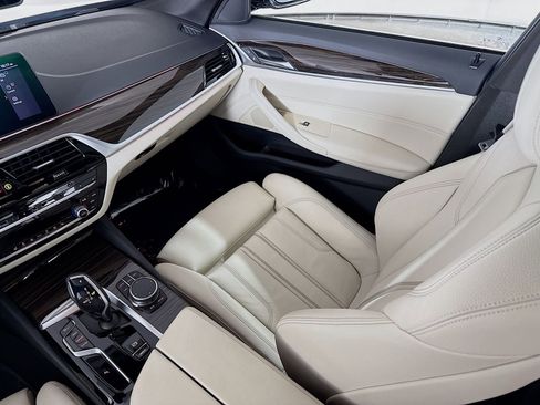 Used 2023 BMW 530i w/ Convenience Package image 24