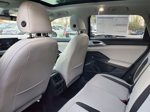 New 2025 Volkswagen Taos SE image 5