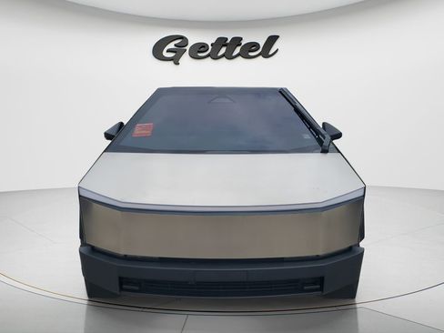 Used 2023 Tesla Model Y Long Range AWD/4WD image 2
