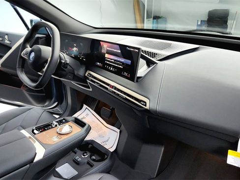 Used 2025 BMW iX xDrive50 w/ Premium Package image 24