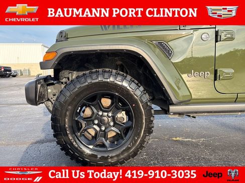 Used 2023 Jeep Gladiator Sport AWD/4WD image 27