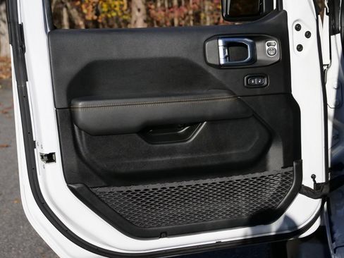 Used 2021 Jeep Wrangler Unlimited Sahara image 25