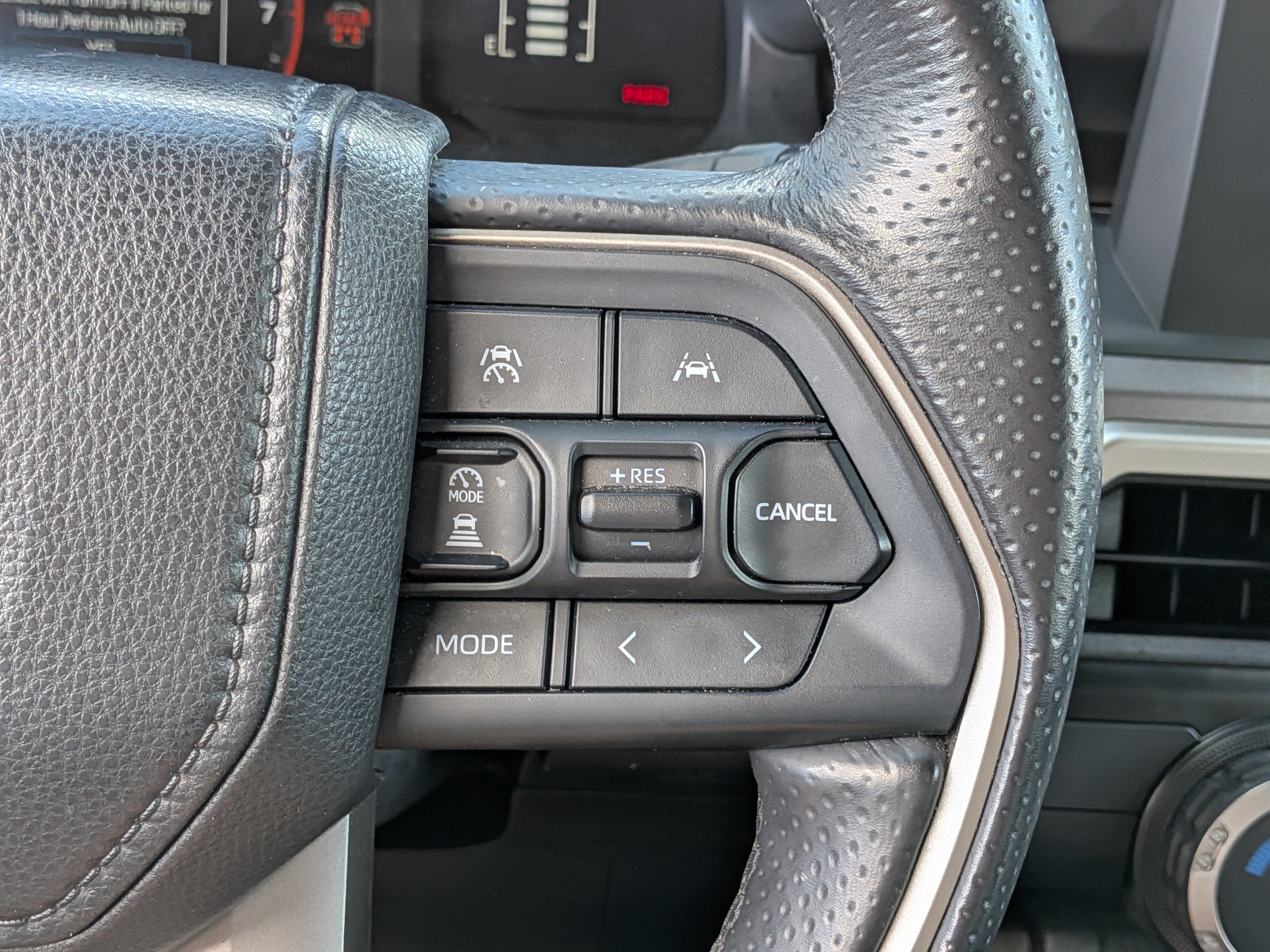 Used 2025 Toyota 4Runner SR5 AWD/4WD image 25