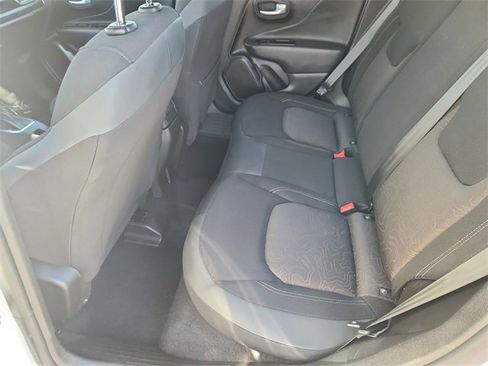 Used 2023 Jeep Renegade Latitude image 8