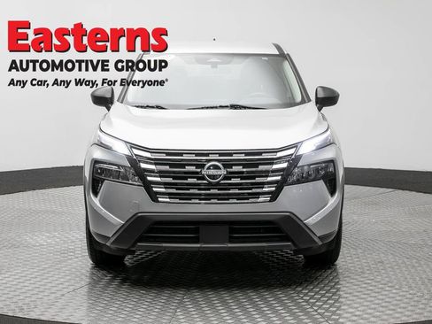 Used 2024 Nissan Rogue S FWD image 2