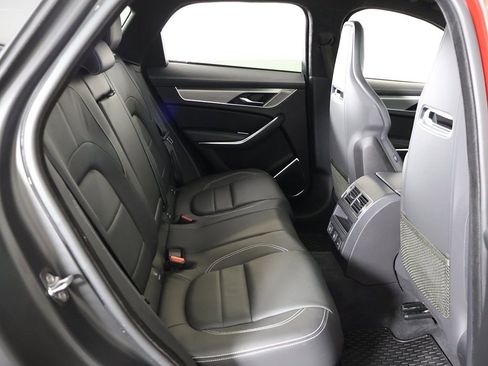 Used 2024 Jaguar F-PACE R-Dynamic S image 40