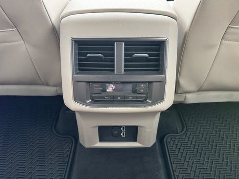 Used 2018 Volkswagen Atlas SE AWD/4WD image 30